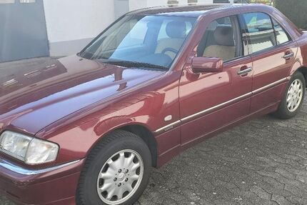 Mercedes-Benz C 180 141.952 km 3.500 &euro; Nehren 72147