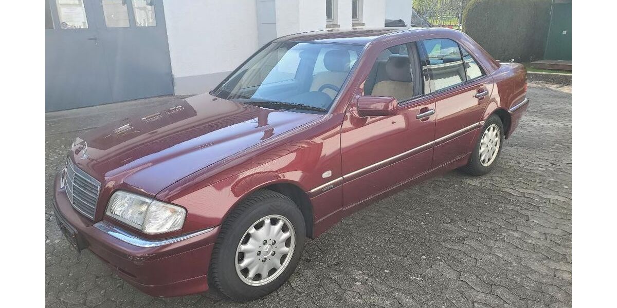 Mercedes-Benz C 180 141.952 km 3.500 &euro; Nehren 72147