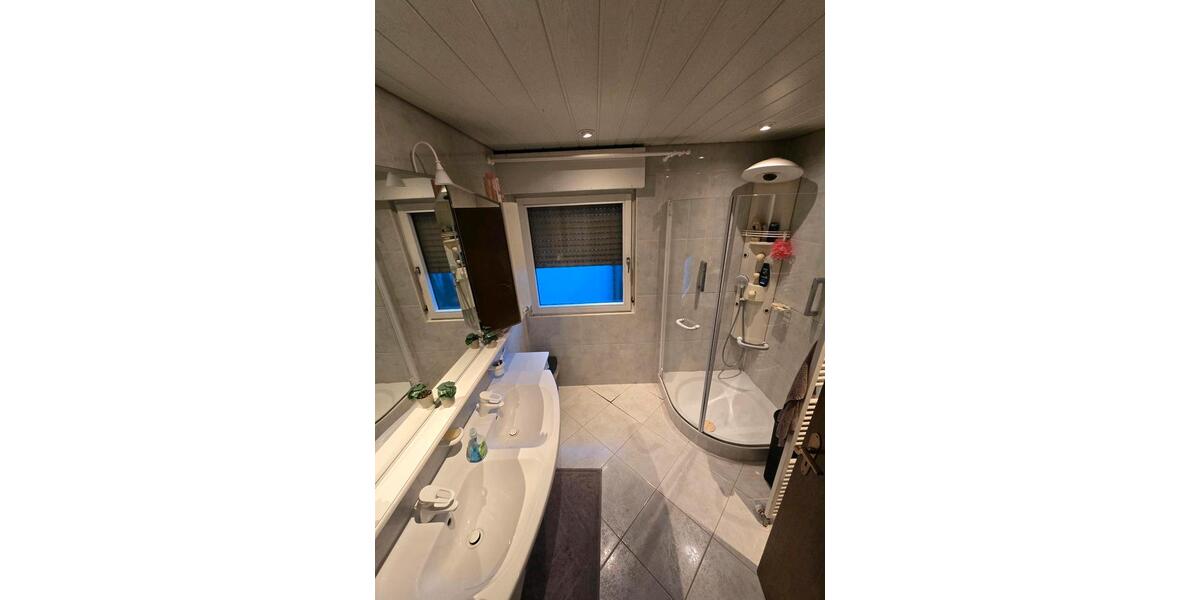 Etagenwohnung Althengstett - 7 Zimmer, 200 m&sup2;, 1.750&euro; | Angebot:25965657