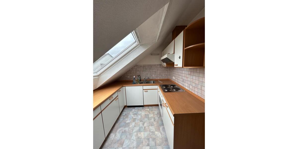 Dachgeschoßwohnung Bisingen - 4 Zimmer, 90 m&sup2;, 1.100&euro; | Angebot:25612096