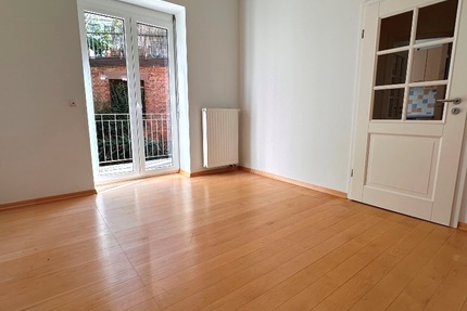 Gepflegte 3-Zi.-Altbauwohnung mit Balkon und großer Terrasse in Stuttgart-West - Wohnung Stuttgart Stuttgart-West (Stadtbezirk) | Angebot:27505240