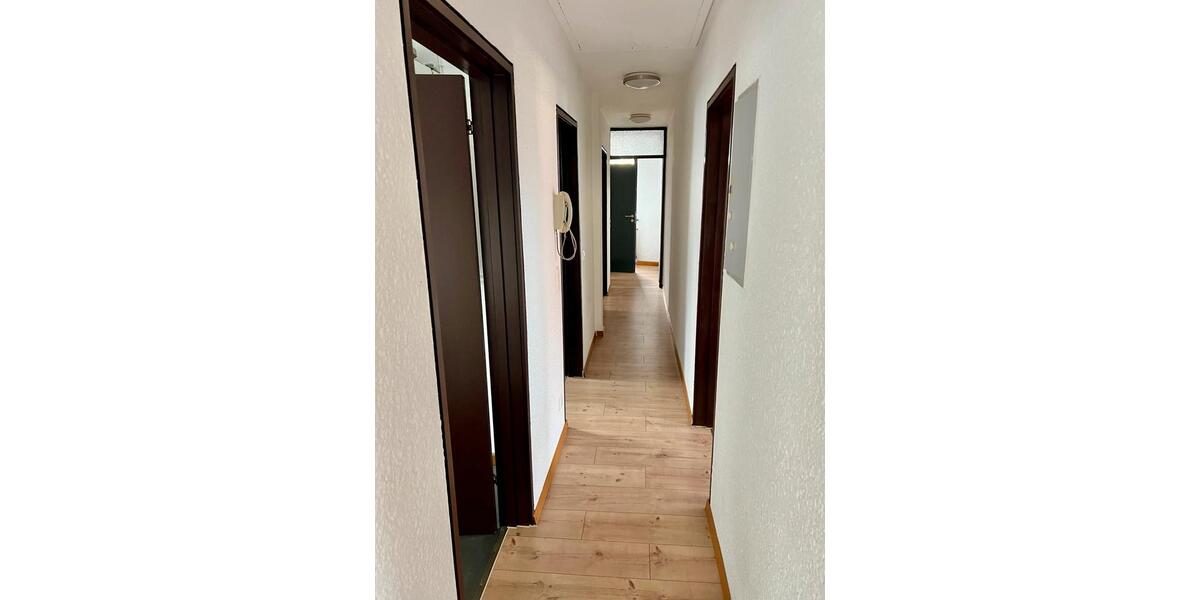Dachgeschoßwohnung Nürtingen - 3.5 Zimmer, 60 m&sup2;, 165.000&euro; | Angebot:25791433