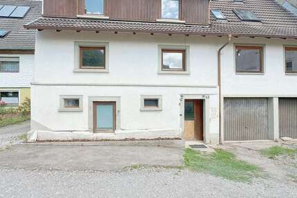 Haus Eutingen im Gäu - 6 Zimmer, 230 m&sup2;, 197.000&euro; | Angebot:23711378