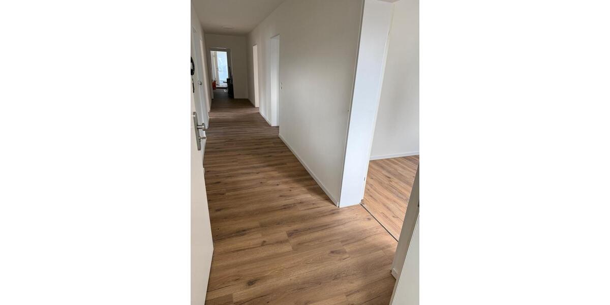 Etagenwohnung Nürtingen - 8 Zimmer, 165 m&sup2;, 1.930&euro; | Angebot:25942991