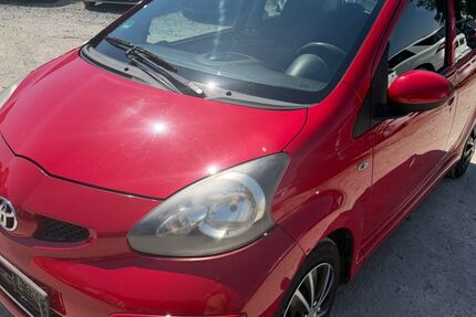 Toyota Yaris 178.000 km 2.500 &euro; Stuttgart 70437