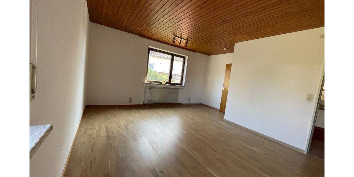 Doppelhaushälfte Renningen - 7 Zimmer, 155 m&sup2;, 2.200&euro; | Angebot:25898274