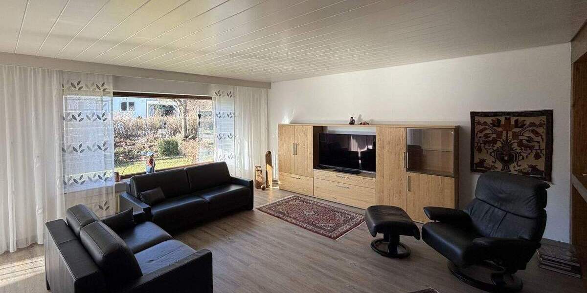 Einfamilienhaus Gärtringen - 3 Zimmer, 131 m&sup2;, 1.950&euro; | Angebot:25800926