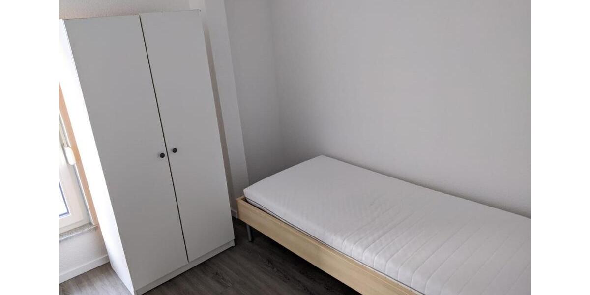 Erdgeschoßwohnung Sindelfingen - 4 Zimmer, 10 m&sup2;, 450&euro; | Angebot:18196157
