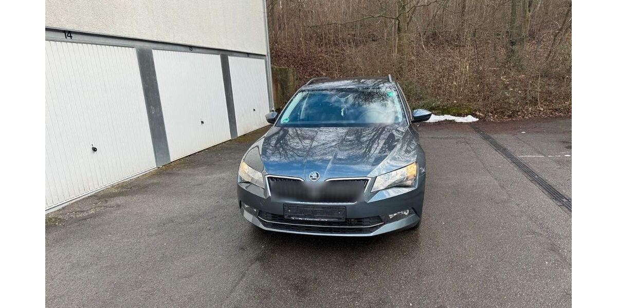 Skoda Superb 181.000 km 12.900 &euro; Reutlingen 72766