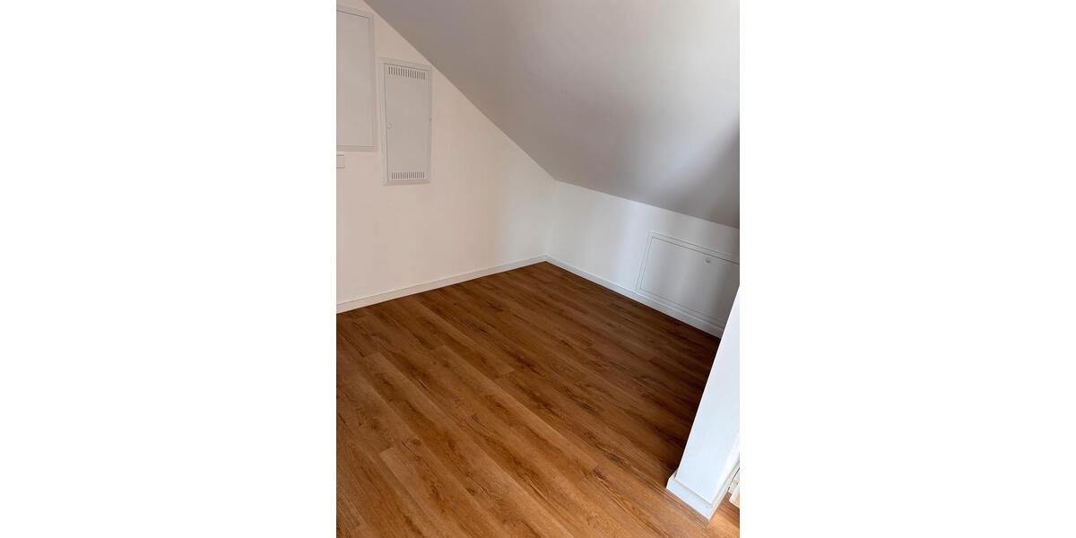 Dachgeschoßwohnung Sindelfingen Darmsheim - 2.5 Zimmer, 73 m&sup2;, 1.200&euro; | Angebot:25292934