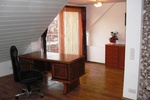 Aussicht, Sonne & Komfort: 2½‑Zi. DG‑Wohnung in gehobener Ausstattung - Wallbox‑Vorbereitung - Dachgeschoßwohnung Schönaich | Angebot:26945980