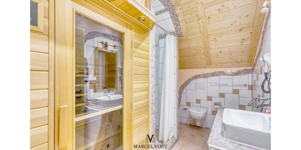 Einfamilienhaus Hülben - 8.5 Zimmer, 337 m&sup2;, 4.620&euro; | Angebot:23816966