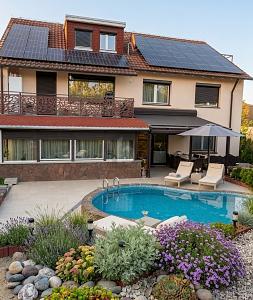 MODERNISIERT FÜR MEHRGENERATIONEN - Mehrfamilienhaus, Wohnhaus Magstadt | Angebot:26029843