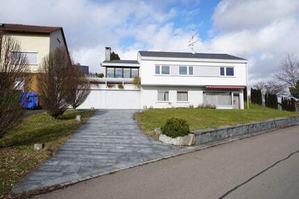 Haus Pliezhausen - 7 Zimmer, 196 m&sup2;, 690.000&euro; | Angebot:25697066