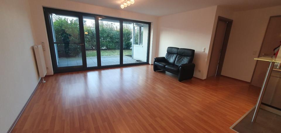 Erdgeschoßwohnung Sindelfingen Darmsheim - 3 Zimmer, 83 m&sup2;, 1.565&euro; | Angebot:25591058