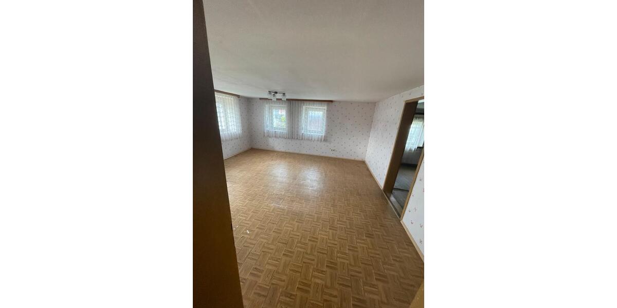 Einfamilienhaus Haigerloch - 9 Zimmer, 270 m&sup2;, 123.456&euro; | Angebot:25612396