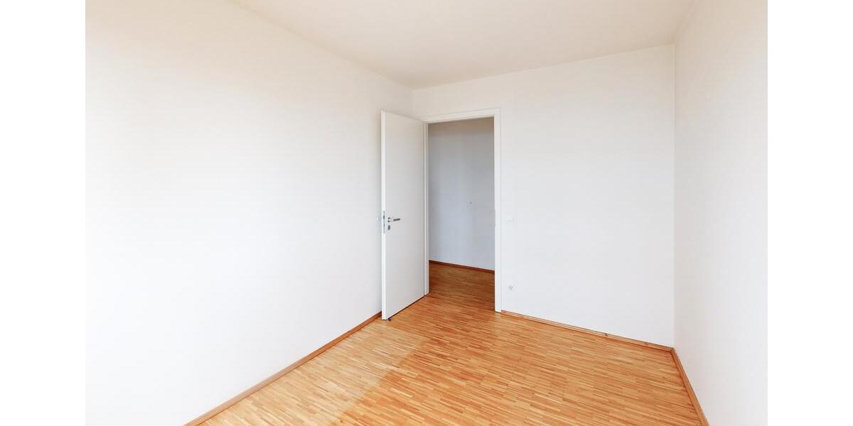 Erdgeschoßwohnung Böblingen - 4 Zimmer, 92 m&sup2;, 1.215&euro; | Angebot:25650502