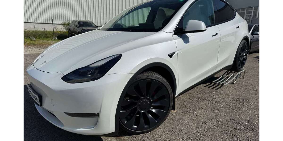 Tesla Model Y 28.195 km 42.500 &euro; Holzgerlingen 71088