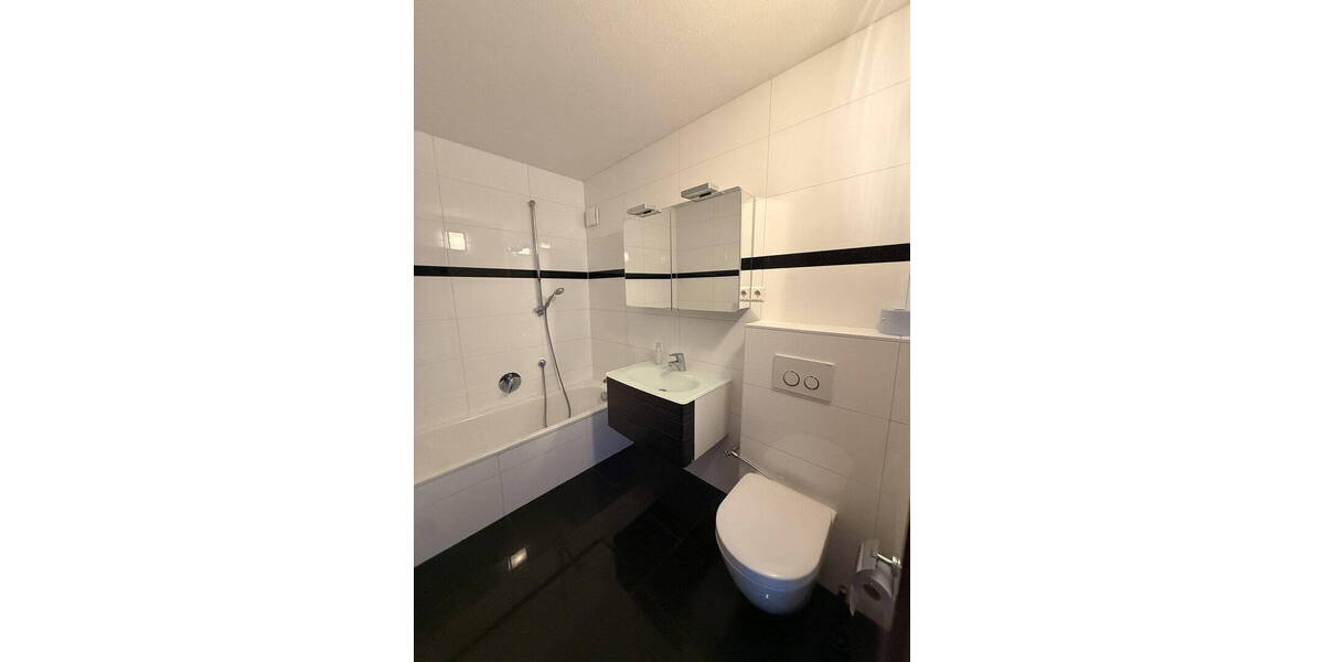 Reihenmittelhaus Renningen - 7 Zimmer, 155 m&sup2;, 630.000&euro; | Angebot:26090020