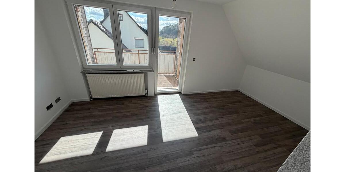 Dachgeschoßwohnung Aidlingen - 3.5 Zimmer, 85 m&sup2;, 1.300&euro; | Angebot:25547177