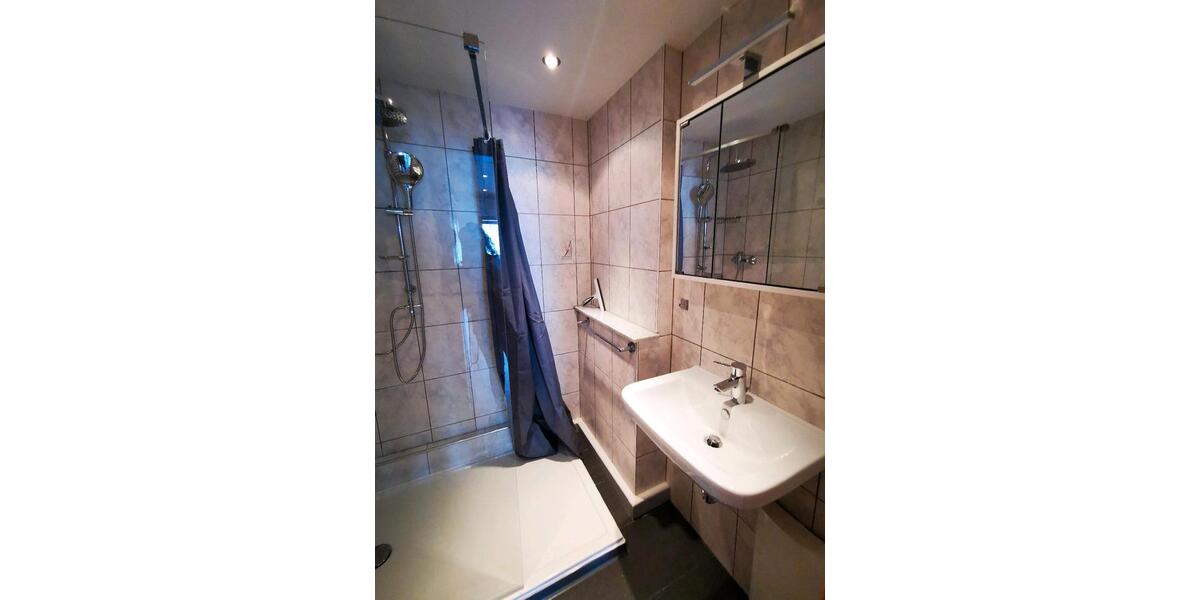 Etagenwohnung Wolfschlugen - 1 Zimmer, 20 m&sup2;, 590&euro; | Angebot:25576425