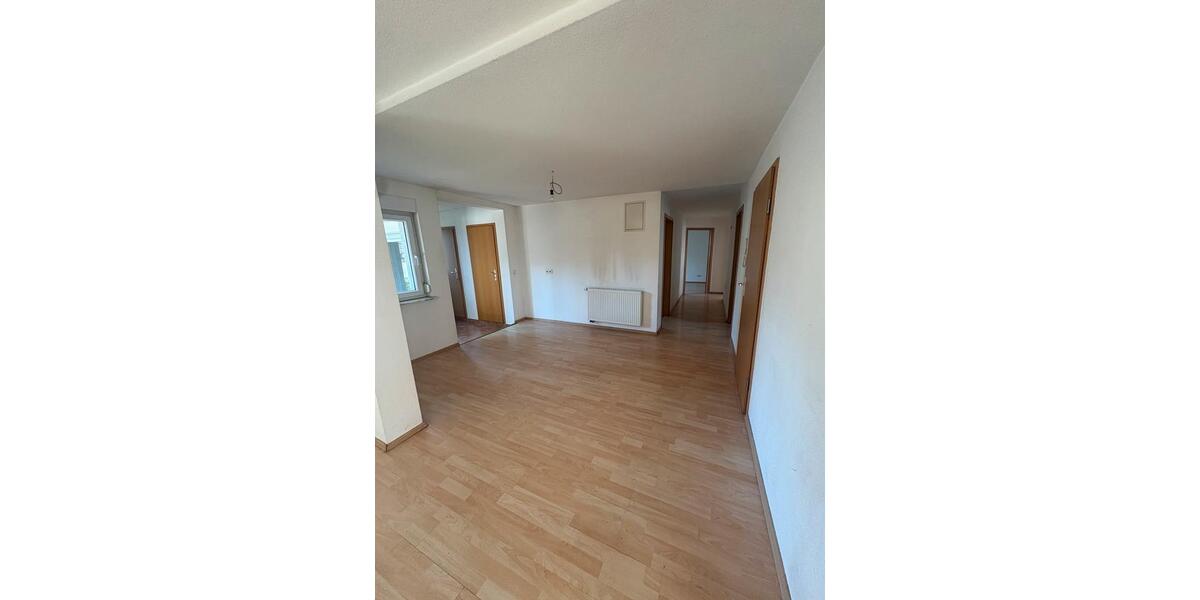 Etagenwohnung Neuhausen auf den Fildern - 4.5 Zimmer, 125 m&sup2;, 1.600&euro; | Angebot:26429234
