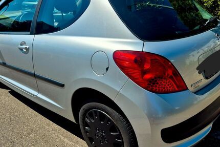 Peugeot 207 157.400 km 1.799 &euro; Filderstadt 70794