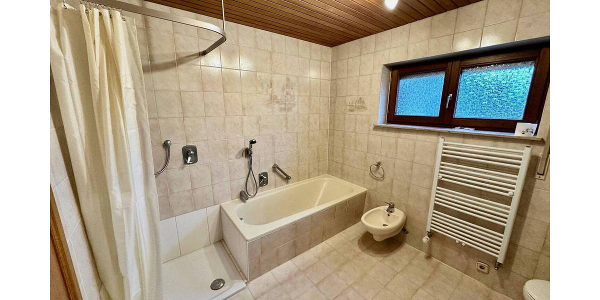 Etagenwohnung Aichtal Aich - 3 Zimmer, 150 m&sup2;, 2.100&euro; | Angebot:25944663