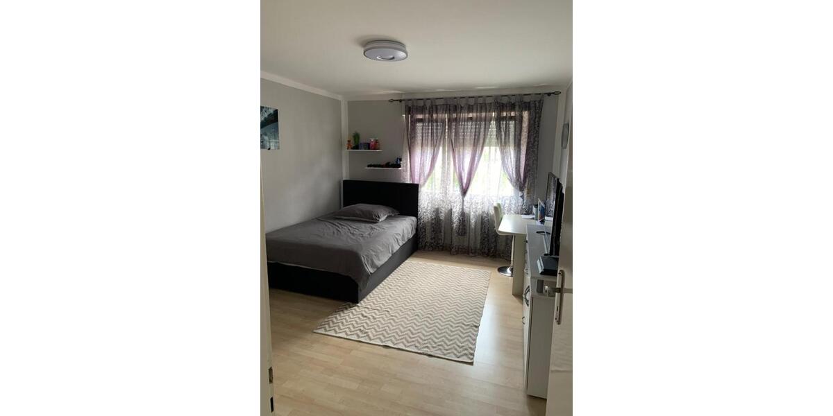 Etagenwohnung Reutlingen Altenburg - 4 Zimmer, 100 m&sup2;, 1.200&euro; | Angebot:25713650