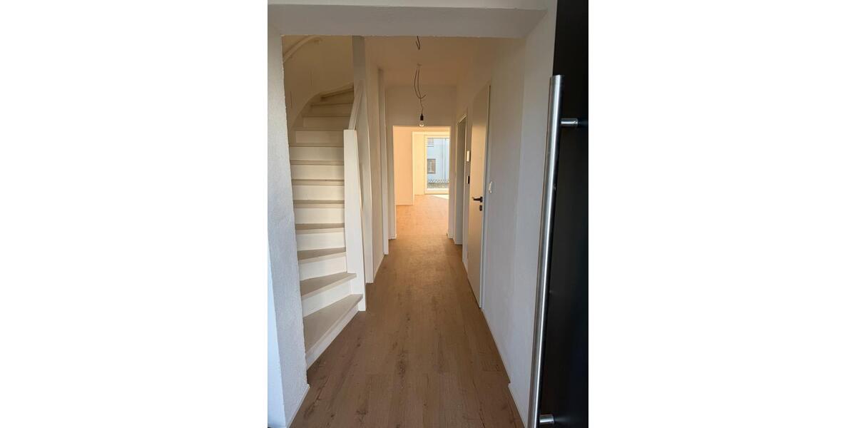 Reihenhaus Stuttgart Stuttgart-West - 6 Zimmer, 158 m&sup2;, 2.600&euro; | Angebot:26074634