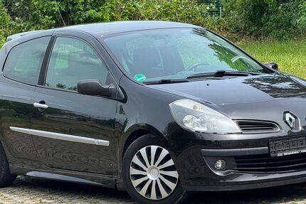Renault Clio 180.000 km 2.000 &euro; Stuttgart 70437