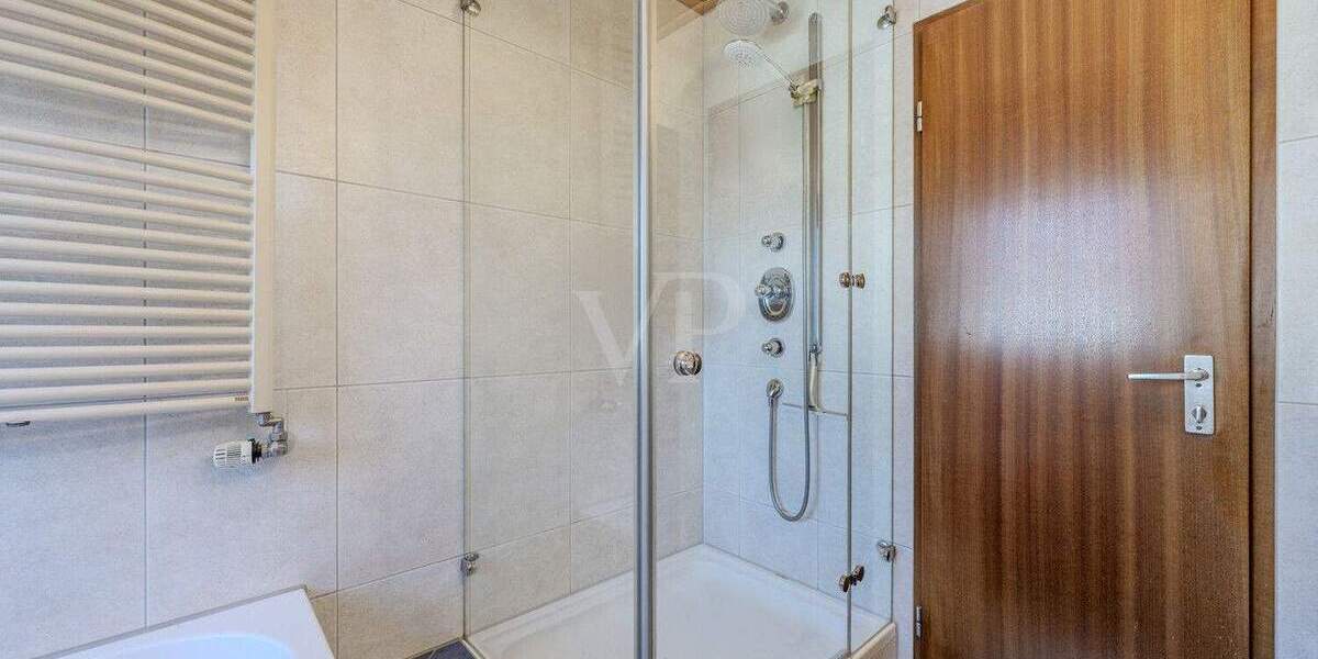 Einfamilienhaus Wolfschlugen - 7 Zimmer, 248 m&sup2;, 739.000&euro; | Angebot:25836556