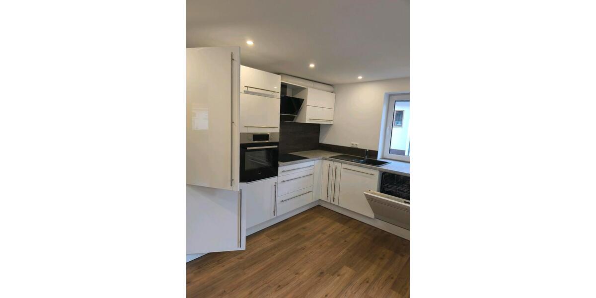 Etagenwohnung Weil der Stadt - 4 Zimmer, 140 m&sup2;, 1.900&euro; | Angebot:25057532