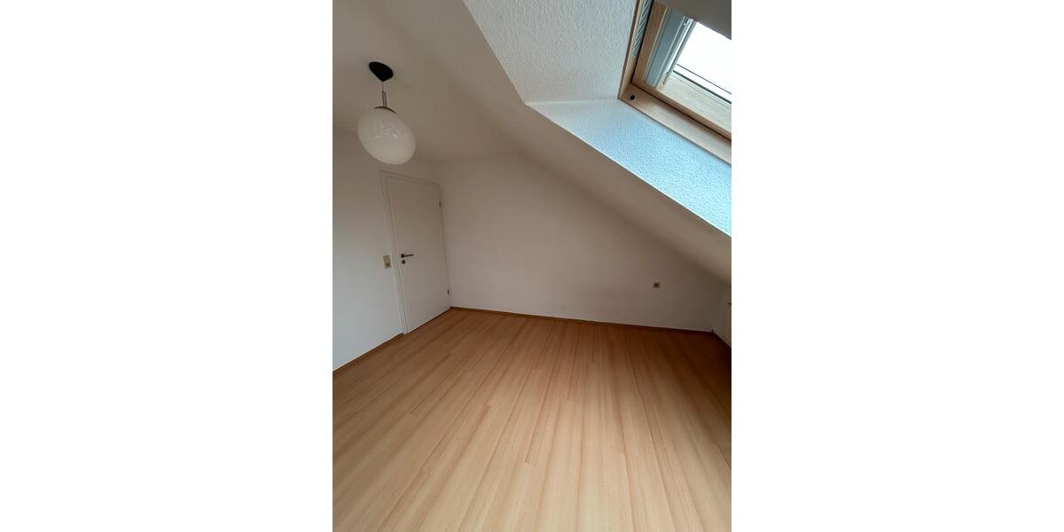 Dachgeschoßwohnung Bisingen - 4 Zimmer, 90 m&sup2;, 1.100&euro; | Angebot:25612096