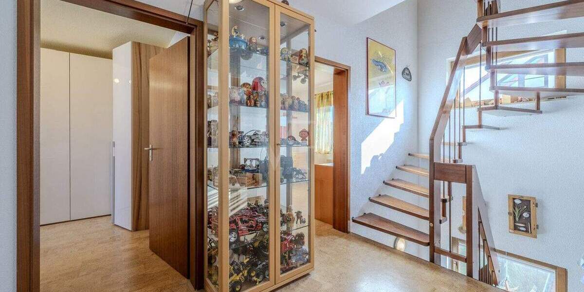 Einfamilienhaus Wolfschlugen - 7 Zimmer, 248 m&sup2;, 739.000&euro; | Angebot:25836556