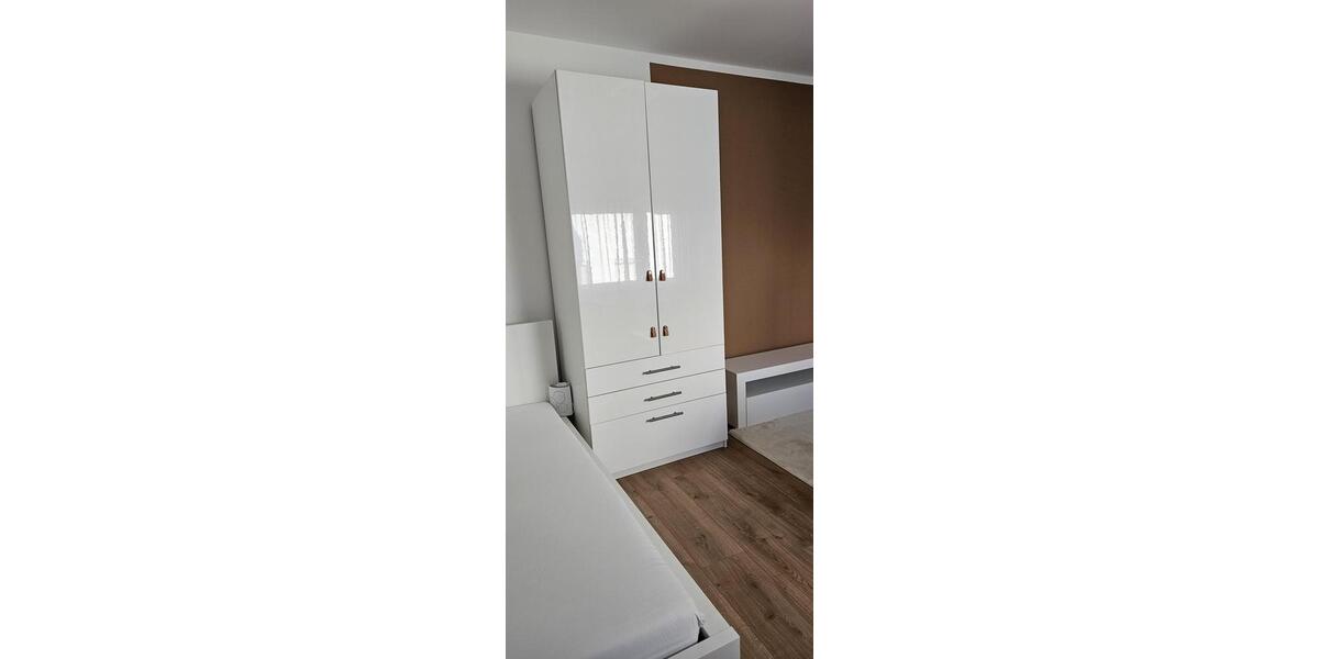 Dachgeschoßwohnung Großbettlingen - 1 Zimmer, 24 m&sup2;, 600&euro; | Angebot:25933767