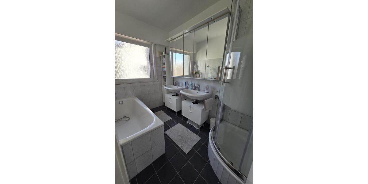 Etagenwohnung Waldenbuch - 3.5 Zimmer, 95 m&sup2;, 1.270&euro; | Angebot:25989278