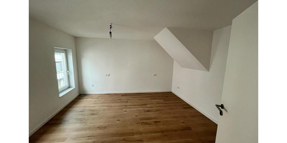Dachgeschoßwohnung Reutlingen - 2 Zimmer, 60 m&sup2;, 1.200&euro; | Angebot:24785900