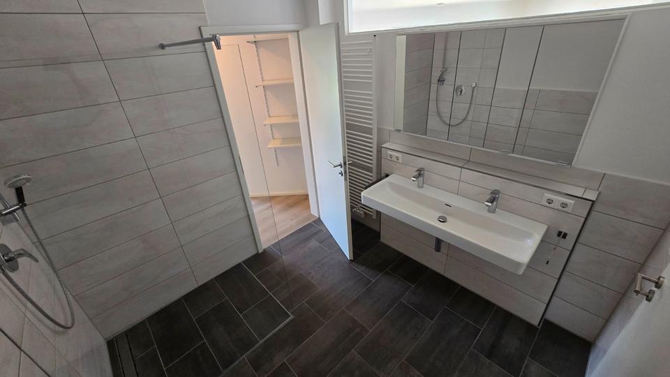 Hochparterre Dettingen an der Erms - 4.5 Zimmer, 110 m&sup2;, 550.000&euro; | Angebot:26941689