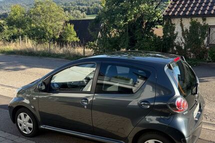 Toyota Aygo (X) 15.400 km 6.799 &euro; Stuttgart 70180