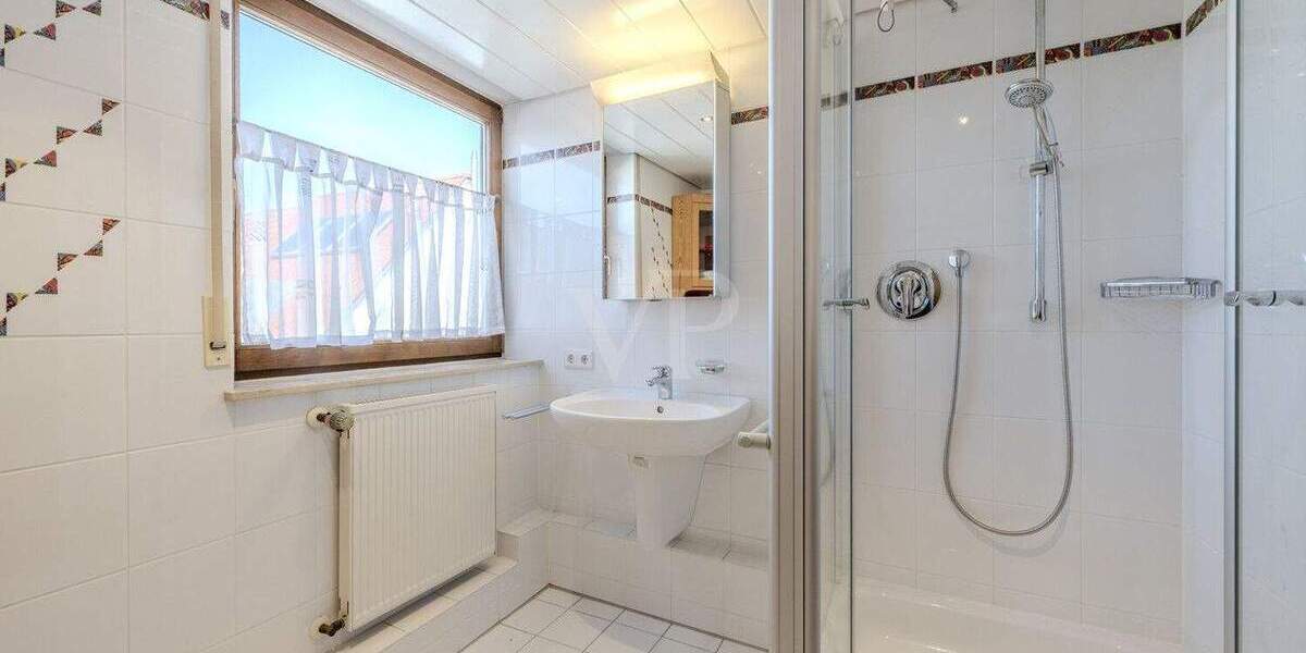 Einfamilienhaus Wolfschlugen - 7 Zimmer, 248 m&sup2;, 739.000&euro; | Angebot:25836556