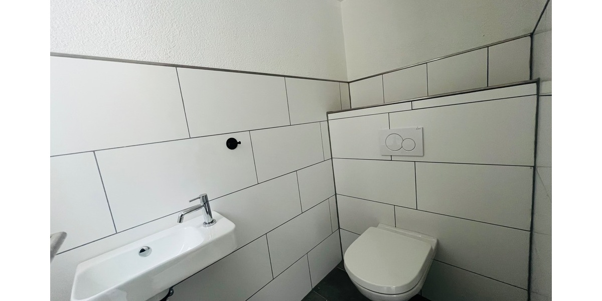 Teilsaniertes Einfamilien-Mehrgenerationenhaus mit Terrasse, Garage und zusätzlichem Waldgrundstück - Einfamilienhaus Horb am Neckar | Angebot:26019766