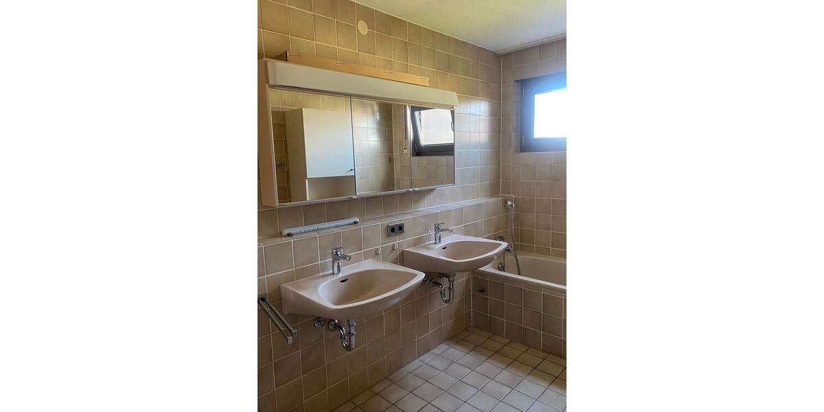 Großzügiges, gepflegtes Reihenhaus für Familien mit Studio, Garage und sonnigem Garten - Einfamilienhaus Gärtringen Rohrau | Angebot:27208429
