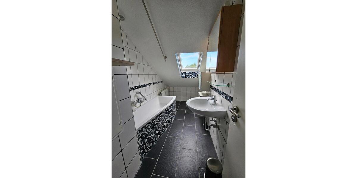 Dachgeschoßwohnung Reutlingen Orschel-Hagen - 3.5 Zimmer, 75 m&sup2;, 250.000&euro; | Angebot:27186860