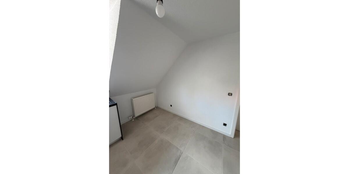 Dachgeschoßwohnung Aidlingen - 3.5 Zimmer, 85 m&sup2;, 1.300&euro; | Angebot:25547177