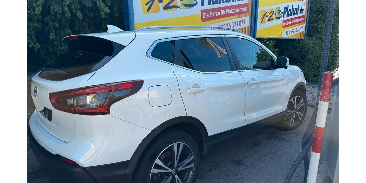 Nissan Qashqai 83.000 km 14.990 &euro; Stuttgart 70435