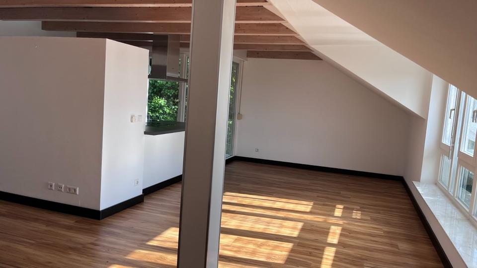 Dachgeschoßwohnung Stuttgart Lehen - 2 Zimmer, 90 m&sup2;, 1.360&euro; | Angebot:19189034