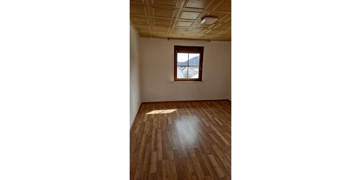 Etagenwohnung Burladingen - 3 Zimmer, 85 m&sup2;, 550&euro; | Angebot:25959867