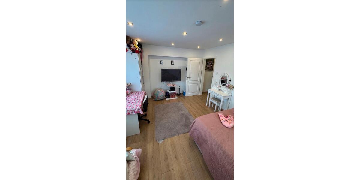 Etagenwohnung Böblingen - 4 Zimmer, 100 m&sup2;, 2.200&euro; | Angebot:25989325