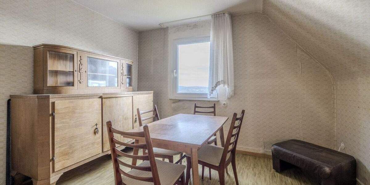 Einfamilienhaus Stuttgart Heumaden - 7 Zimmer, 162 m&sup2;, 890.000&euro; | Angebot:25690122